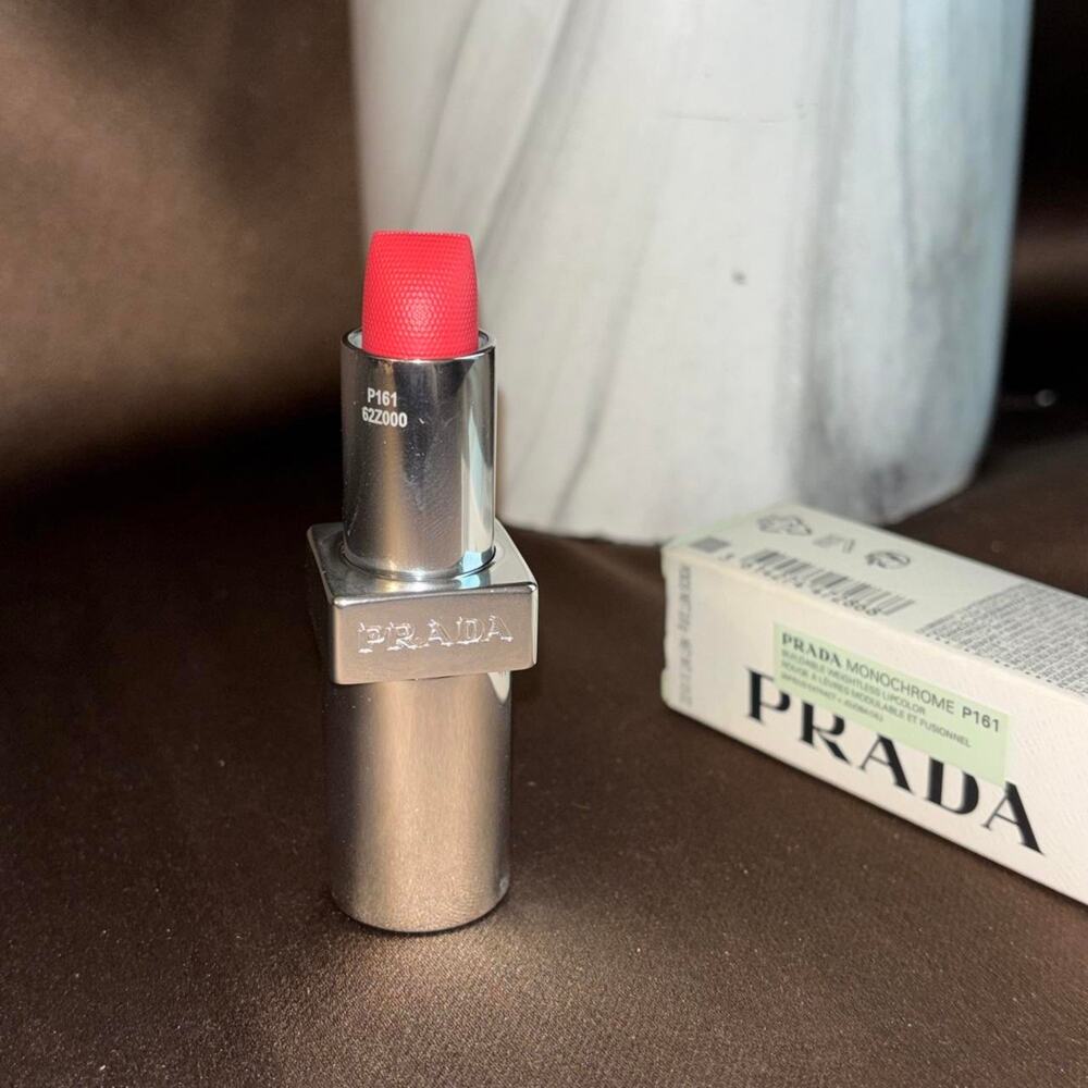 Prada Monochrome P161 Lipstick
Color: P161Sunset Pink